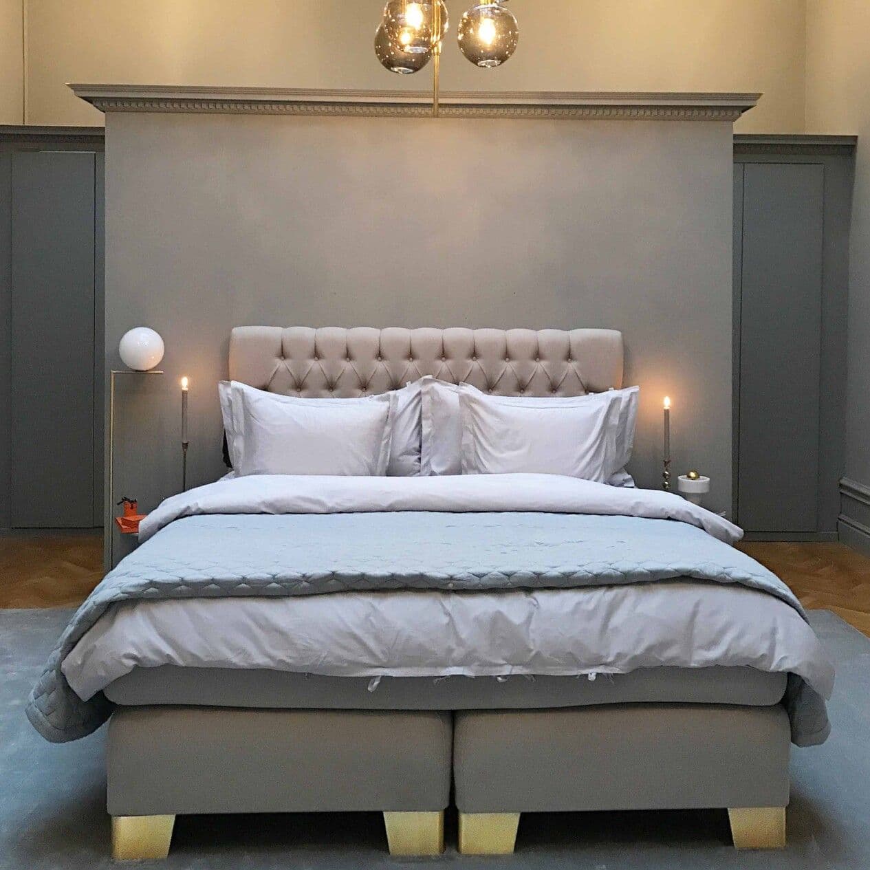 IKEA säng-hack med Prettypegs sängben
