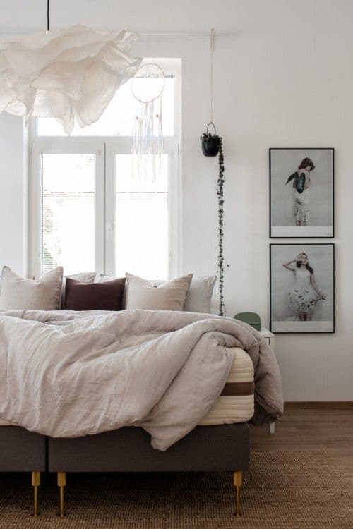 IKEA säng-hack med Prettypegs sängben