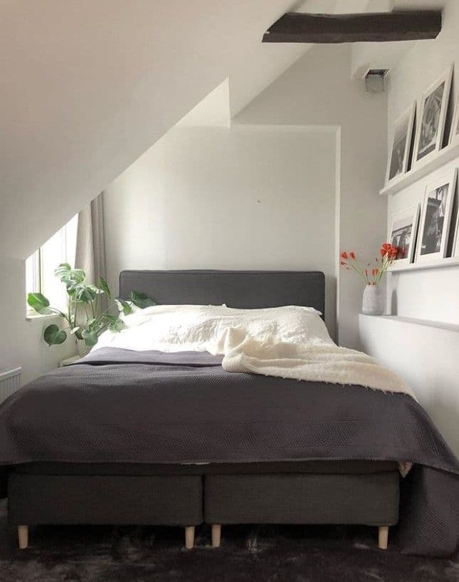 IKEA säng-hack med Prettypegs sängben