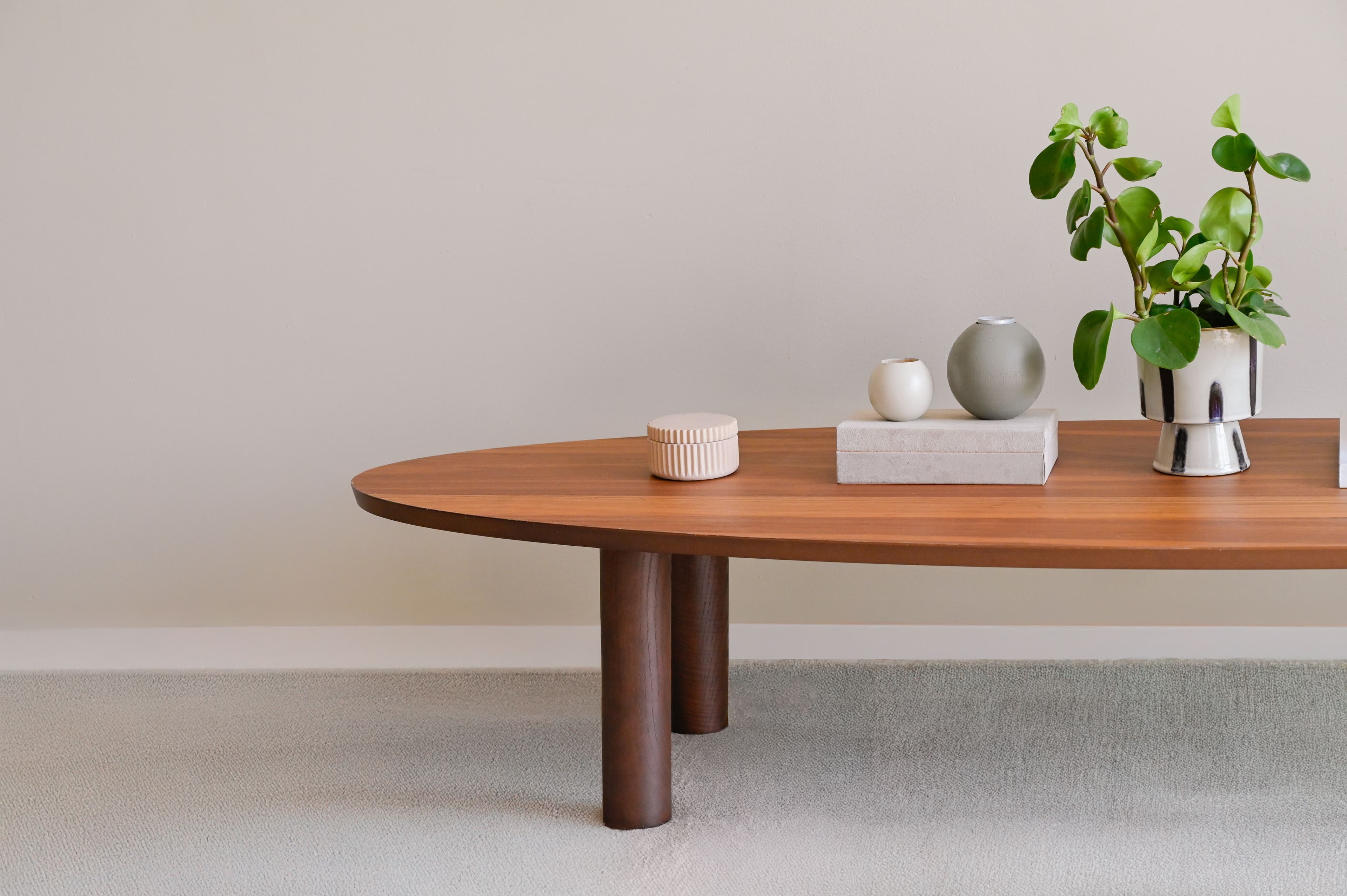 Replacement table legs in different heights